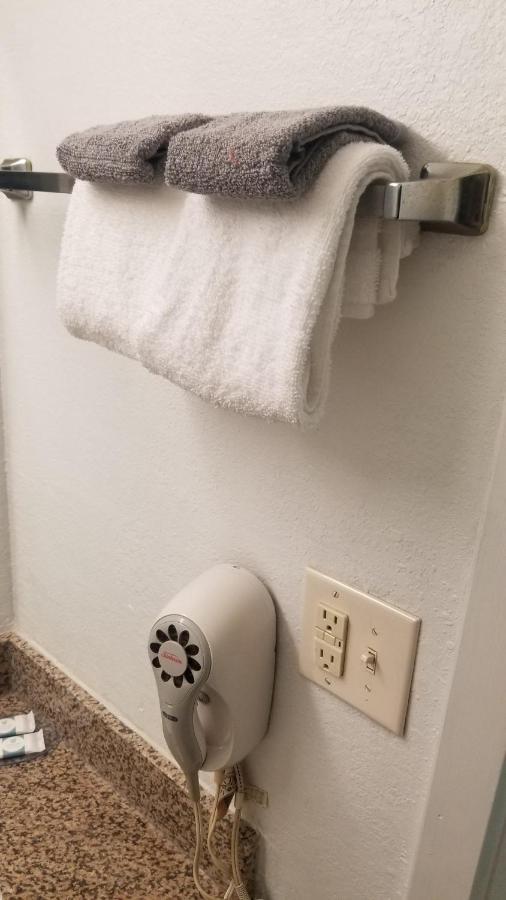 King Bed 110 Wi-fi Apartment